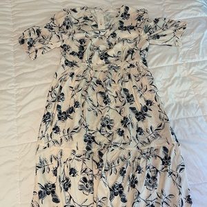 White dress with dark blue accents - size XL